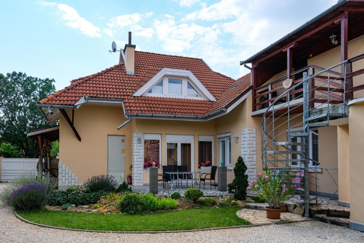 4 Évszak Apartman Gyula Extérieur photo